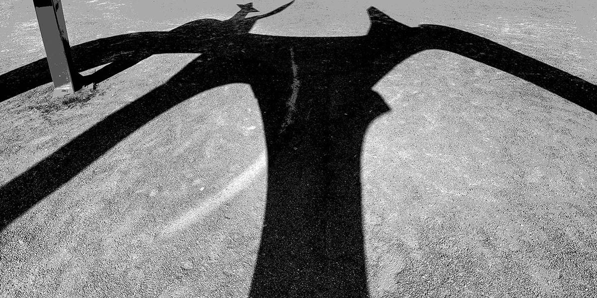 Final shadow composition of Calder’s sculpture with strong graphic contrast, seen by Hans Kahlmopz for SCULP TOUR
